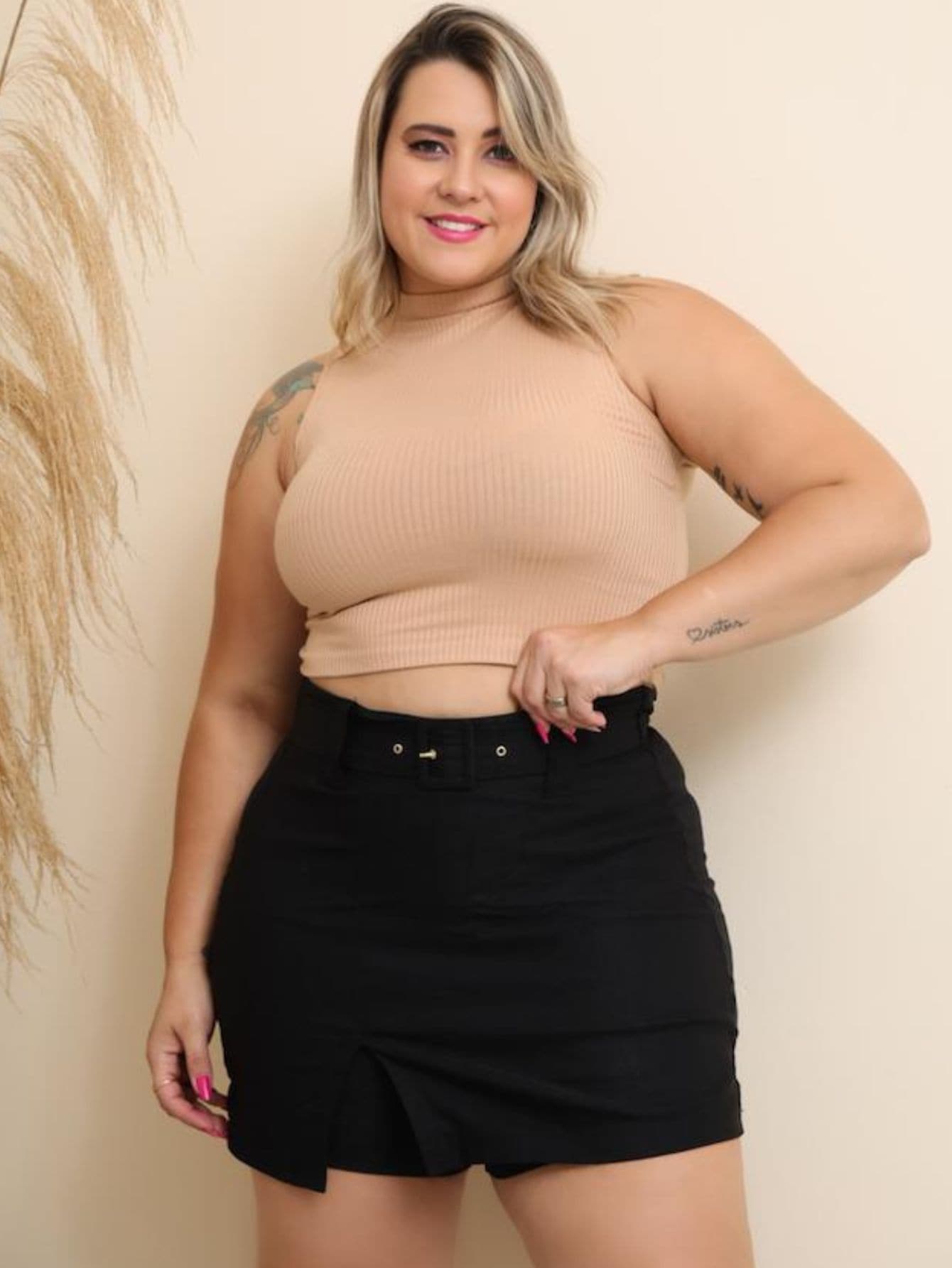 Short Saia Plus Size Fenda  Cinto fixo, Short Plus Size Ocasional Bag, shortinho plus size, short jeans plus size, short plus size feminino, short jeans plus size feminino, short alfaiataria plus size, shorts plus size feminino, shorts jeans plus size feminino, shorts plus size preto,