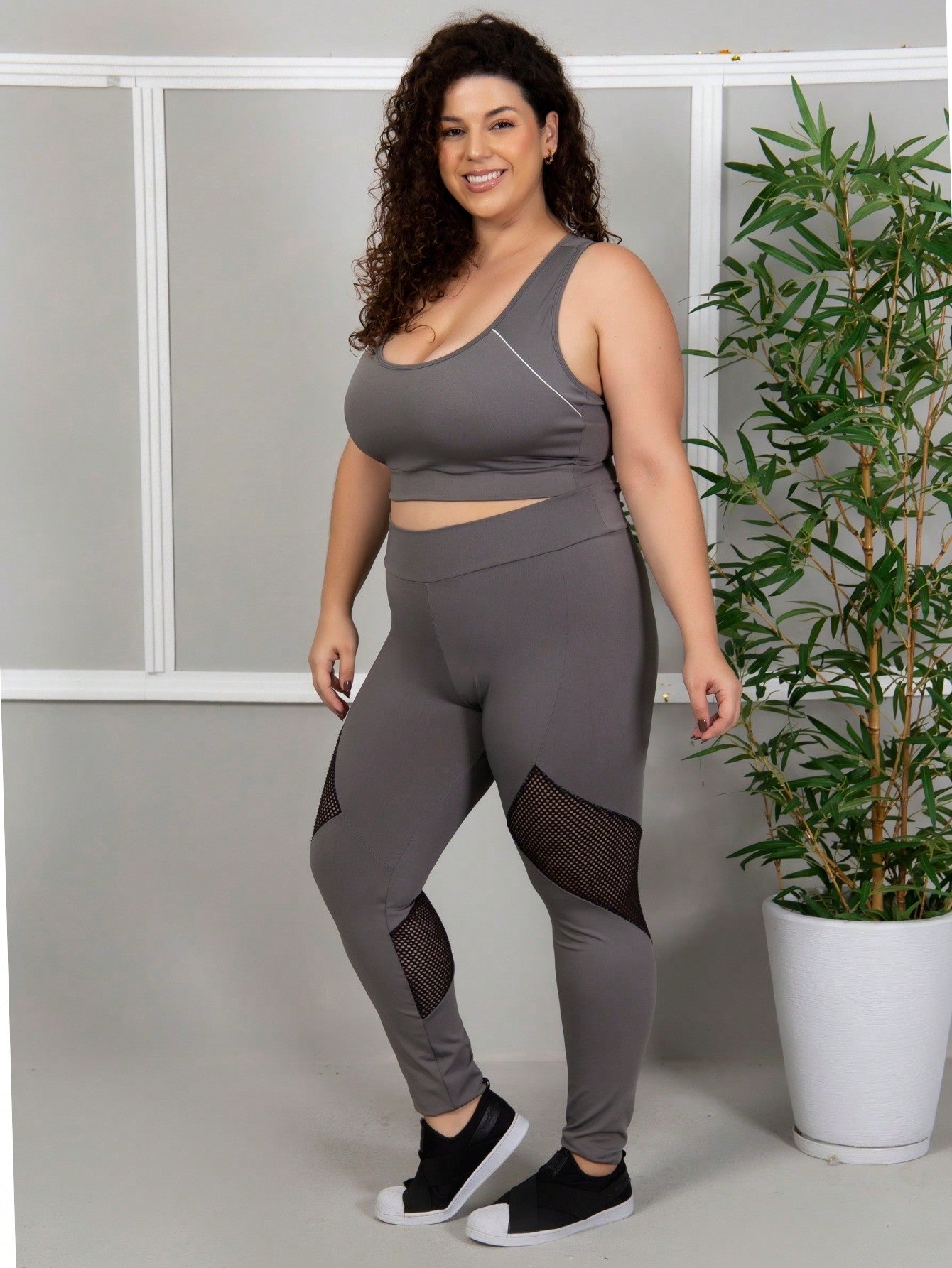 Conjunto Kimono Plus Size Moda Verão Laranja e Verde, kimono preto, Conjuntos kimono feminino, conjunto kimono feminino, kimono feminino, quimonos femininos, Conjunto feminino verão, Conjuntos femininos lisos, Kimonos lisos, Kimono cor lisa, Conjunto Fitness Plus Size Legging Detalhe Tela e Top com Bojo,