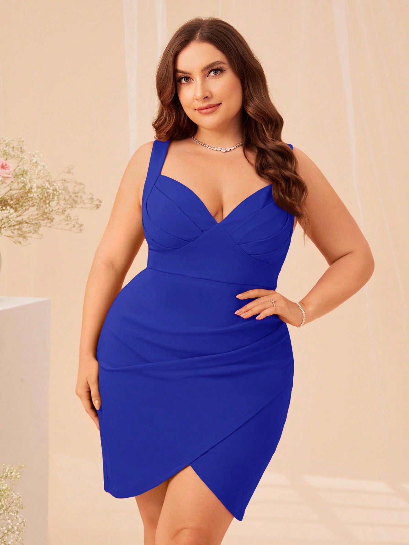 roupas plus size feminina, roupas femininas, looks plus size, looks elegantes plus size, Plus size roupas, plus size roupas femininas, Site de Roupa plus size feminina, Vestidos plus size plissados, Vestidos plus size manga curta, Vestidos plus size gola V,