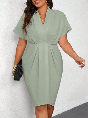 Vestido Plus Size  Plissado  Cor Sólida Simetria,looks plus size, looks elegantes plus size, Plus size roupas estampadas, plus size roupas femininas, Site de Roupa plus size feminina, Vestidos plus size plissados, Vestidos plus size manga curta, Vestidos plus size plissado , Vestidos plus size sem mangas, Vestidos plus size midi cor sólida 