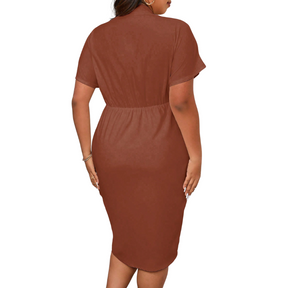 Vestido Plus Size  Plissado  Cor Sólida Simetria, looks plus size, looks elegantes plus size, Plus size roupas estampadas, plus size roupas femininas, Site de Roupa plus size feminina, Vestidos plus size plissados, Vestidos plus size manga curta, Vestidos plus size plissado , Vestidos plus size sem mangas, Vestidos plus size midi cor sólida